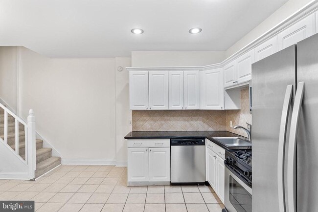 Building Photo - 2734 Edgemont St
