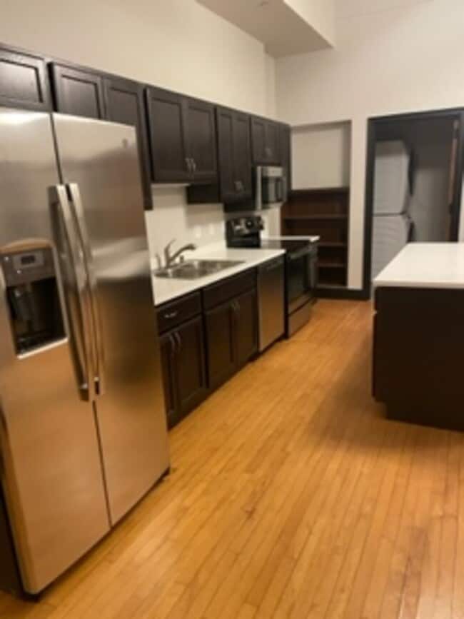 Building Photo - Central Square