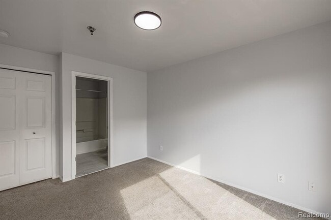 Building Photo - 116 Saber Way