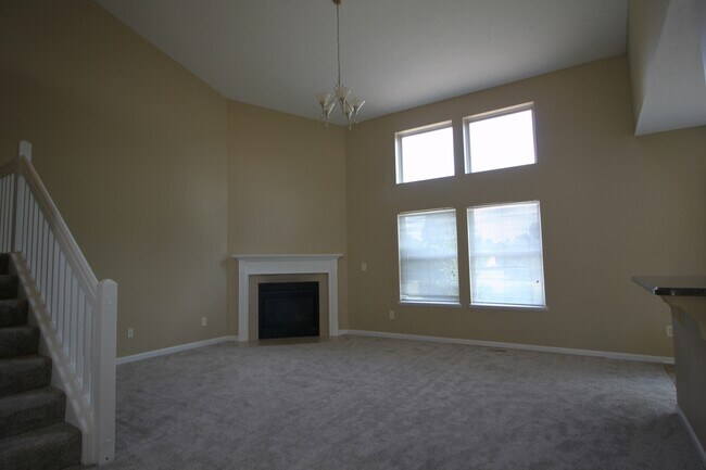 Building Photo - 7233 Springview Ln