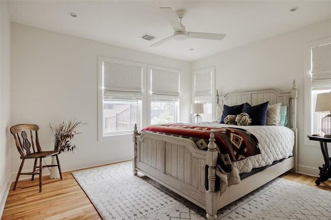 Building Photo - 2613 E 2nd St