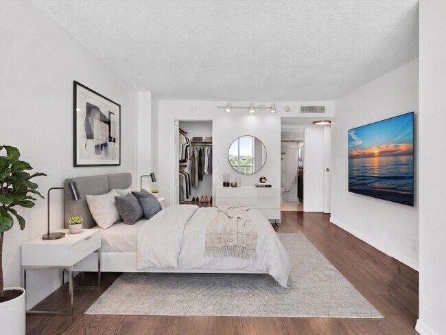 Building Photo - 2655 Collins Ave