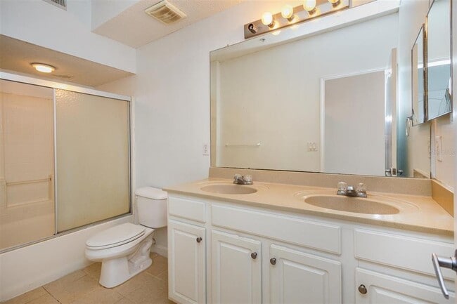 Building Photo - 12020 Villanova Dr