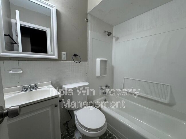 Building Photo - 11930 N Ranch Dr