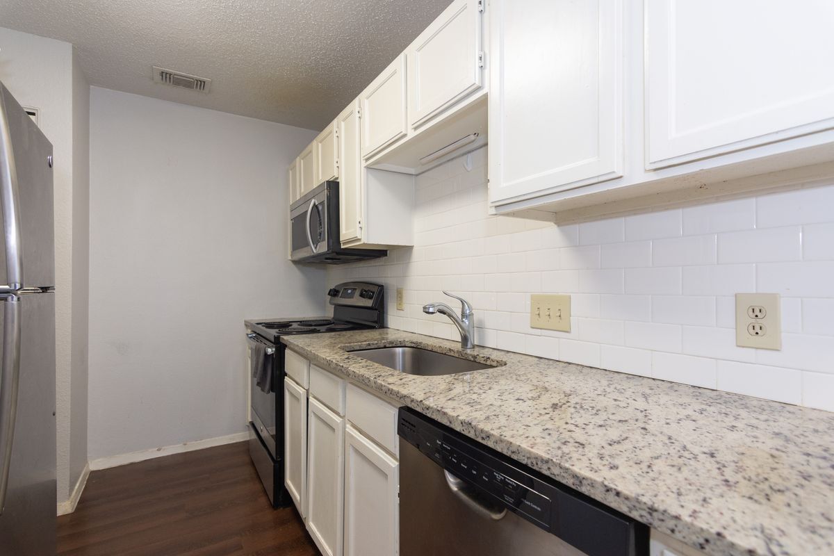 Building Photo - 3115 Helms St