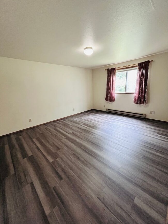 Building Photo - ***PENDING APPLICATION***Lovely Home Minutes away from West Beach