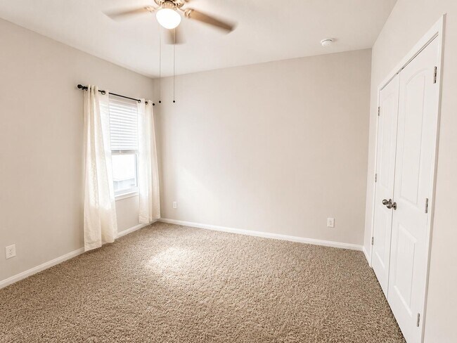 Building Photo - 3910 Deledda Dr