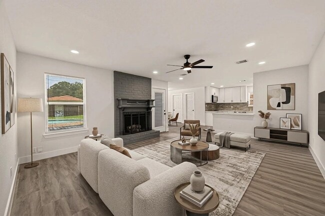 Building Photo - 10011 Pine Pass Dr