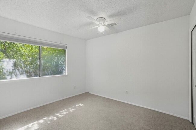 Building Photo - 7258 Coronado Cir