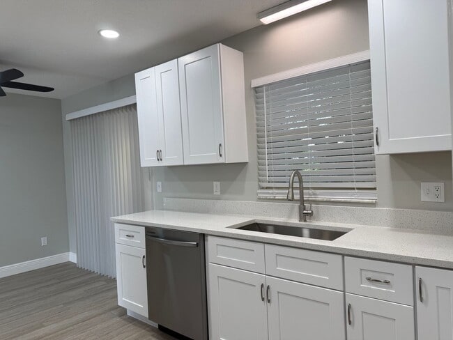 Building Photo - Completely Remodeled