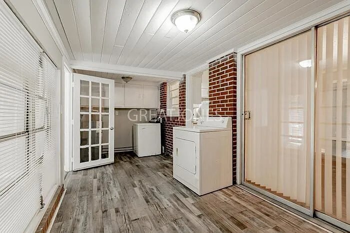 Building Photo - 1303 Whitehorse St