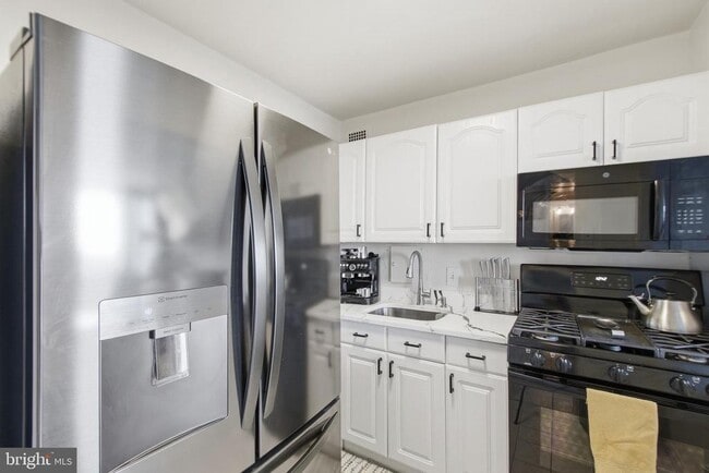 Building Photo - 4501 Arlington Blvd