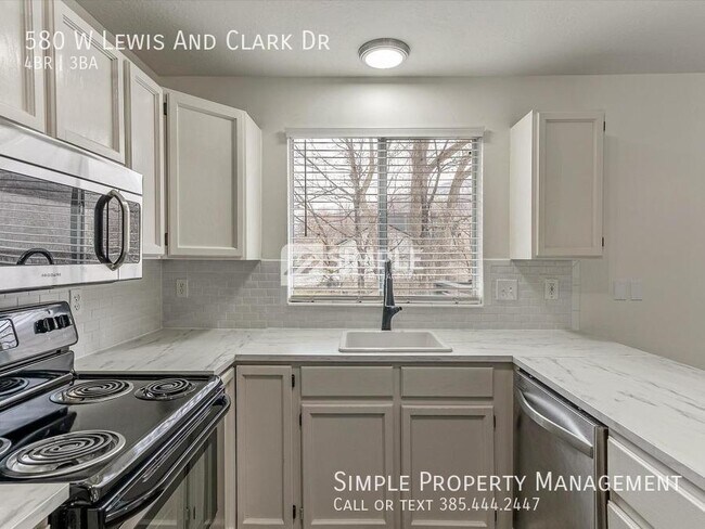 Building Photo - 580 W Lewis And Clark Cir