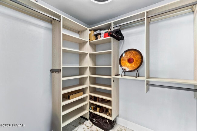 Building Photo - 241 Riverside Dr