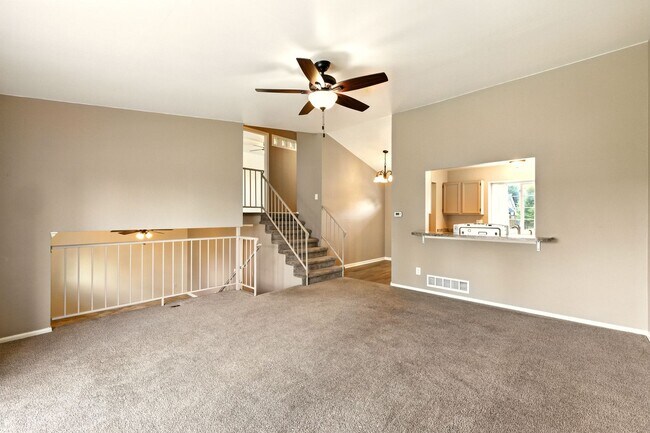 Building Photo - Tri-Level 3 Bedroom 2 Bath Large Backyard ...