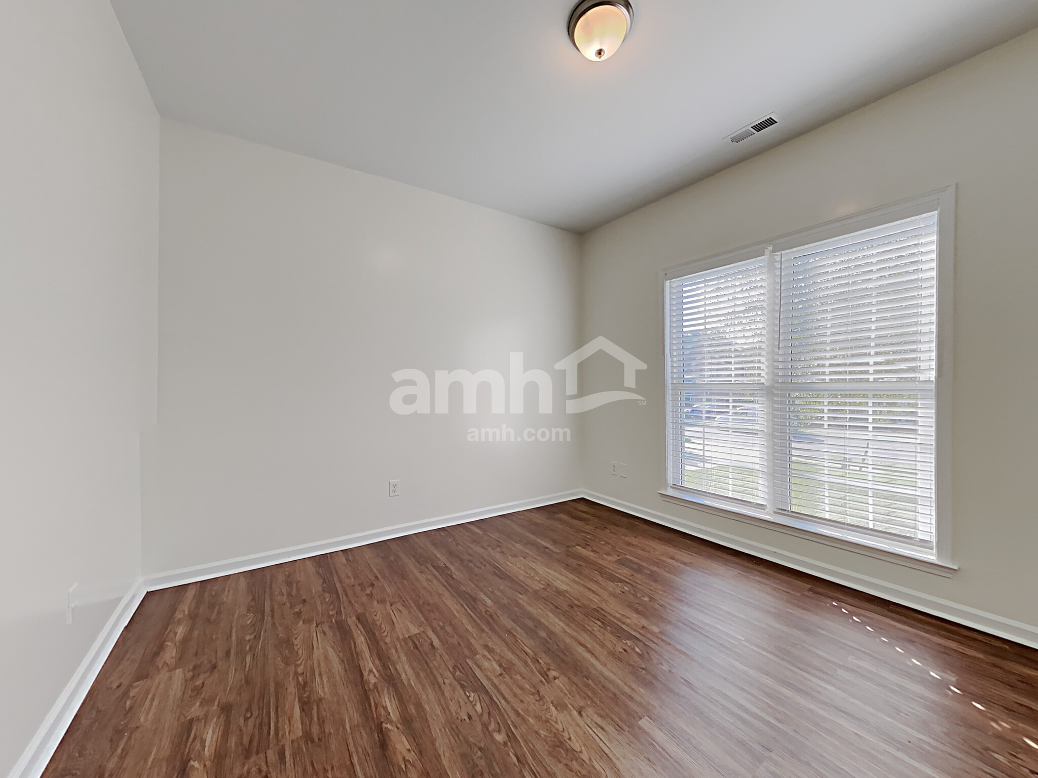 Building Photo - 1140 Boxelder Ln