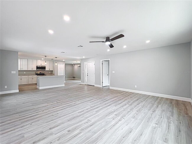Building Photo - 8676 Hillside Dr