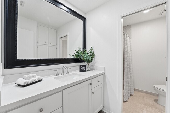 Building Photo - 2513 Country Club Blvd