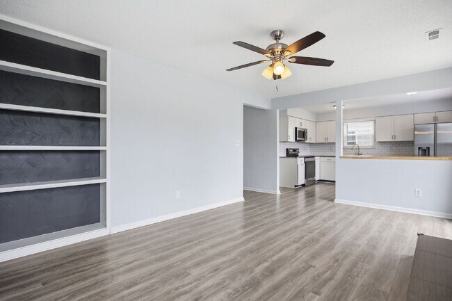 Building Photo - 3-Bedroom Home with Garage & Private Patio