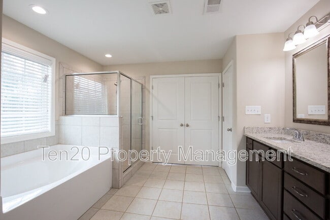 Building Photo - 122 Cedar Wy