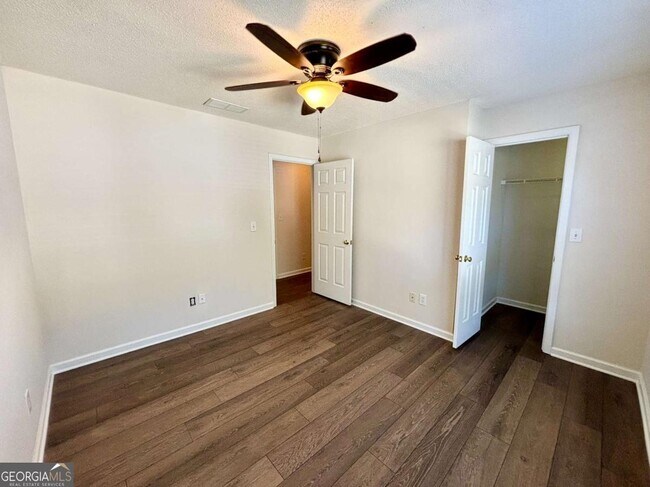 Building Photo - 10920 Glenbarr Dr