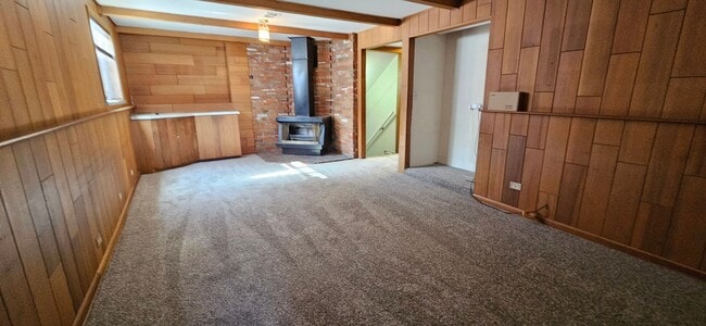 Building Photo - Beautiful Virginia Vale 4 Bedroom Split Level - New Paint, Carpet, Blinds - AVAILABLE NOW!