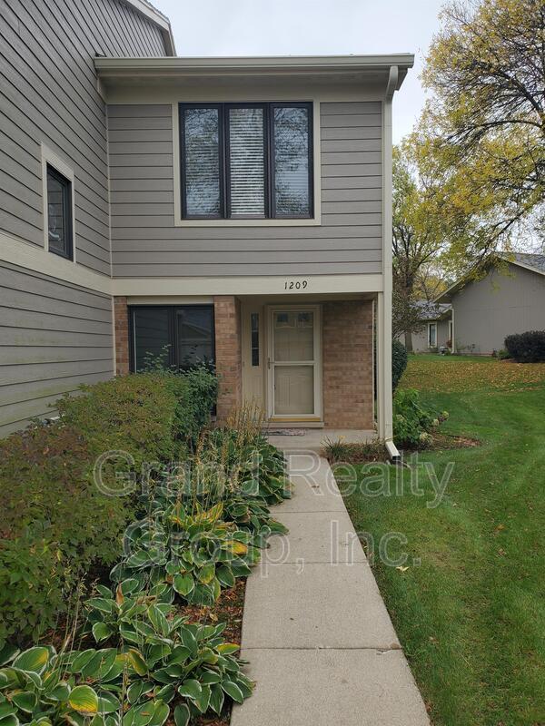 Building Photo - 1209 Chatham Ct