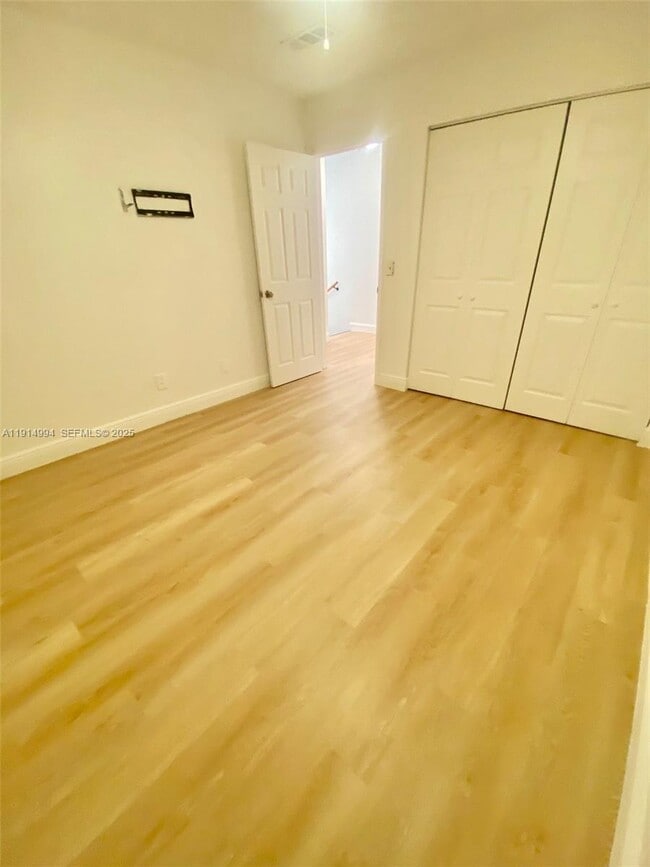 Building Photo - 6568 SW 41st Pl