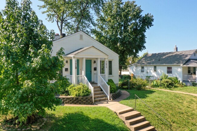 Building Photo - Chic French-ish Town-Cottage