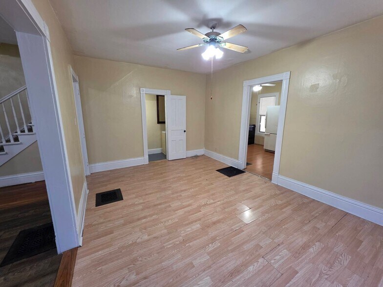 Building Photo - 1614 5th Ave