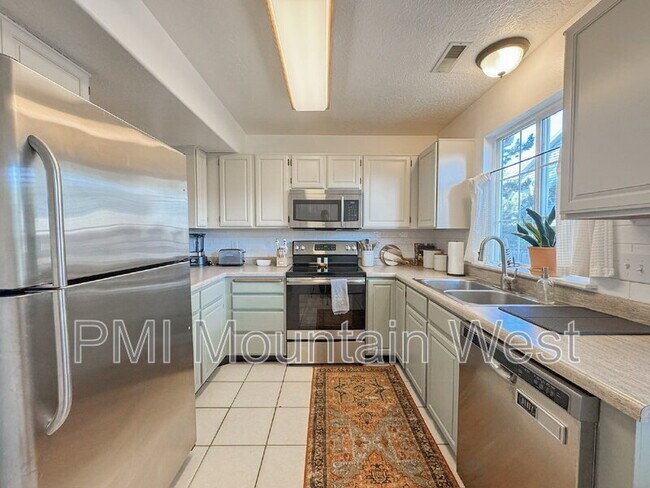 Building Photo - 446 E Parkside Cir