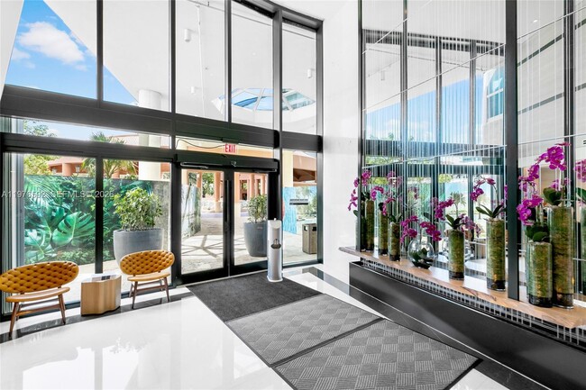 Building Photo - 300 South Pointe Dr