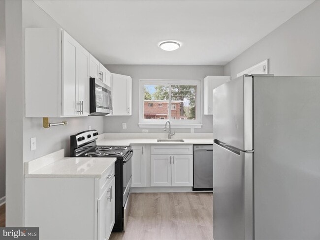 Building Photo - 5026 Roseld Ct