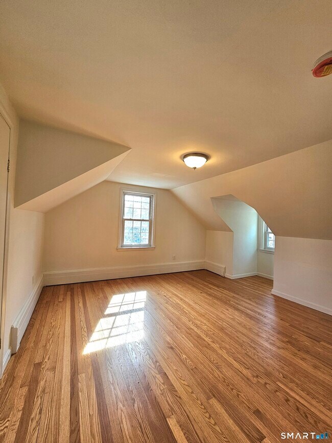 Building Photo - 2071 Middletown Ave