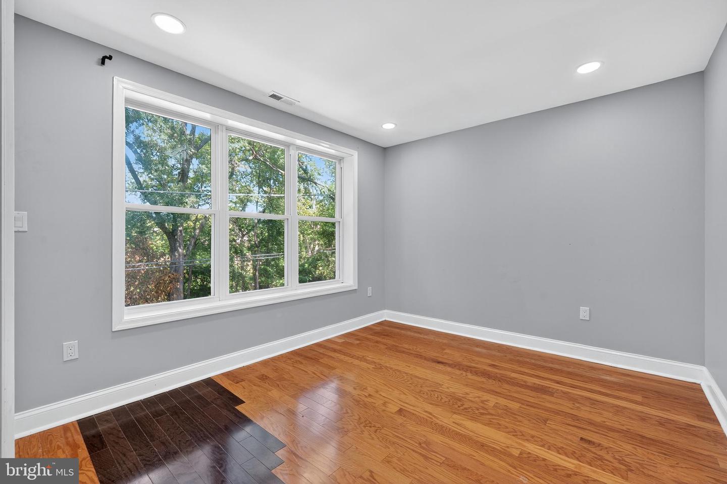 Building Photo - 313 Parkland Pl SE