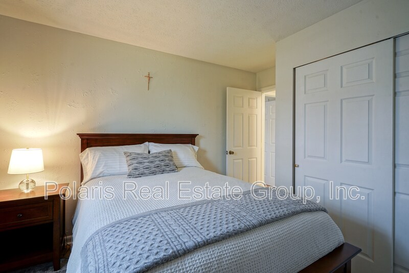 Building Photo - 2808 Lakeshire Ln