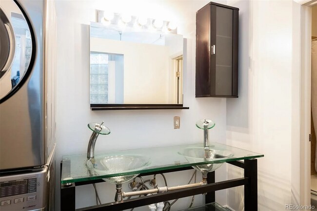 Building Photo - 2261 Blake St