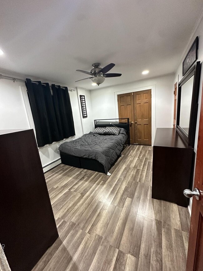 Building Photo - 2576 Parkview Pl