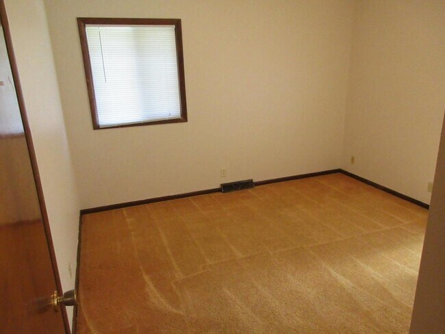 Building Photo - 1630 Lloyd Ln