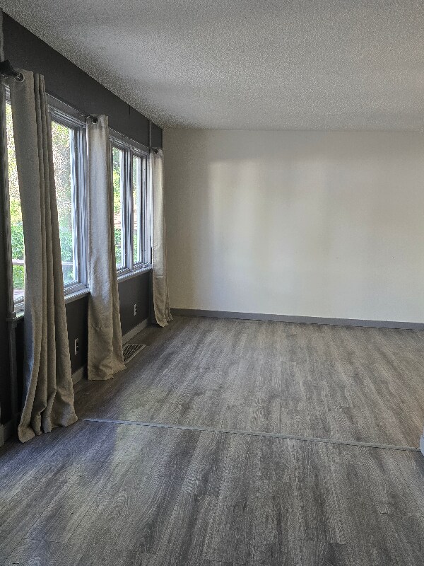 Building Photo - 2615 Silver Blvd