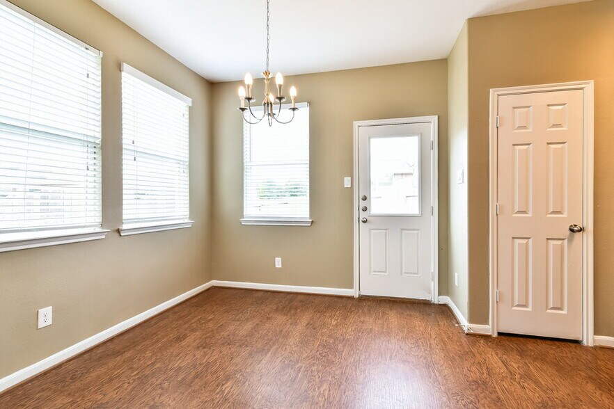 Building Photo - 2703 Sleepy Knoll Dr