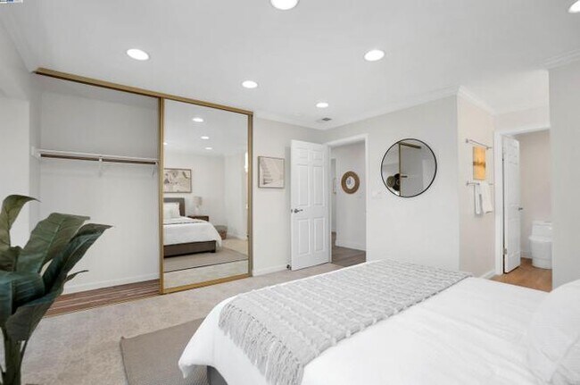 Building Photo - Gary Dr