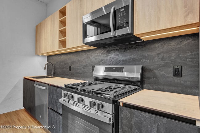 Building Photo - 117 Penn Ave