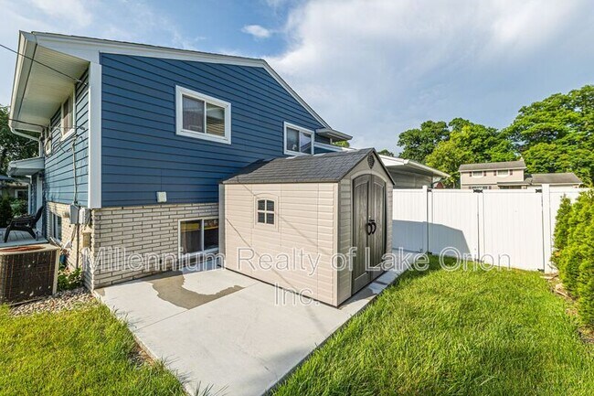 Building Photo - 676 Sheffield Rd