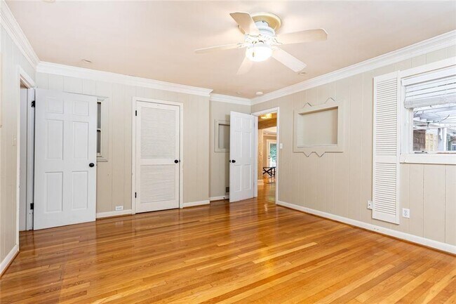Building Photo - 3943 Lake Forrest Dr NE