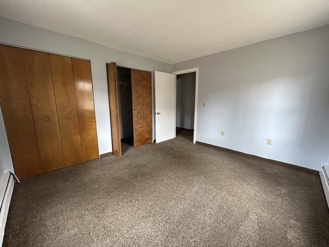 Building Photo - 37 Alice Dr