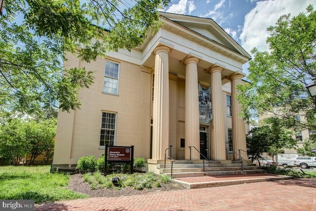 Building Photo - 1411 King St