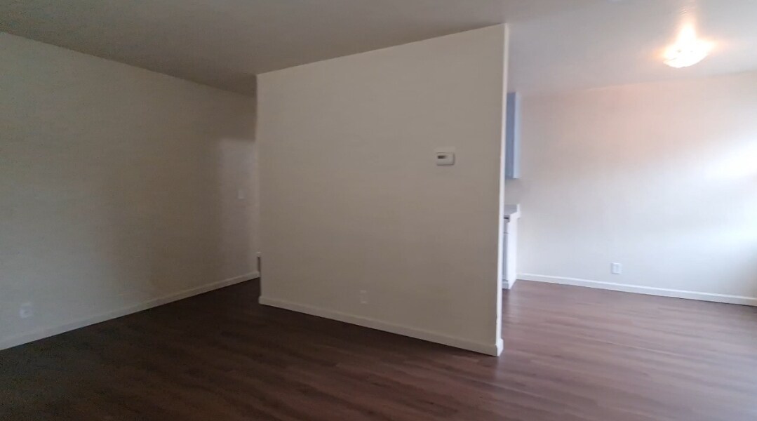 Building Photo - 420 Lewis Ln