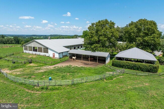 Building Photo - 1540 W Doe Run Rd