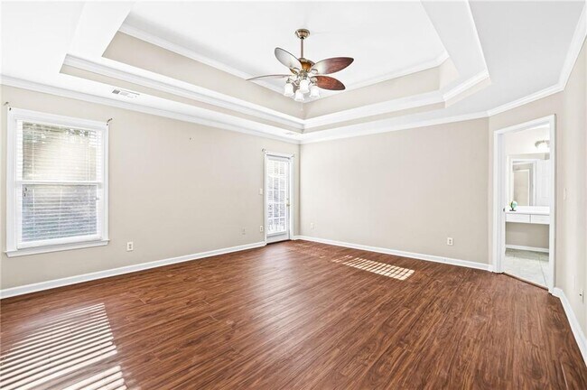 Building Photo - 3010 Lakeside Ct